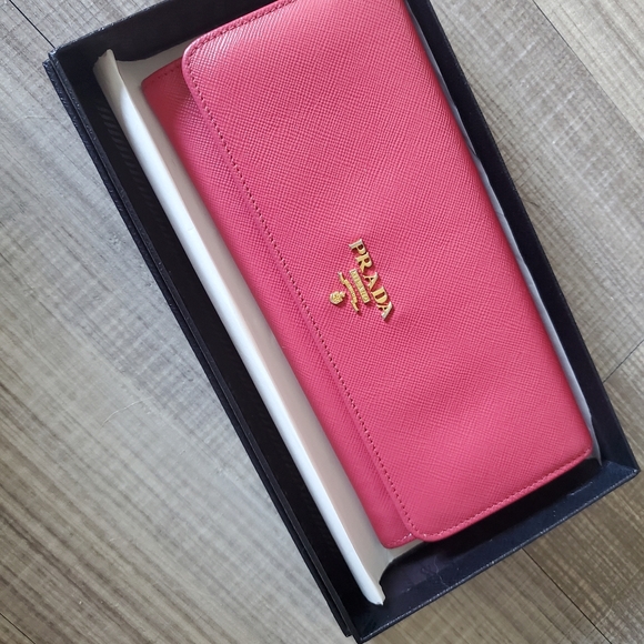 Pink Prada Wallet - Picture 2 of 4
